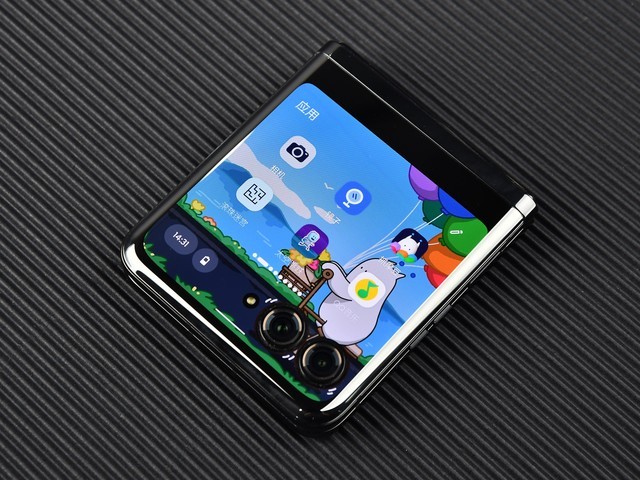 618开门红！moto razr 40系列重塑折叠屏市场新标杆