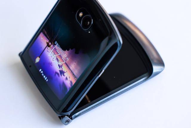 最便宜折叠屏！moto razr 40预售将至：仅3999元！-多多发布网(图3)