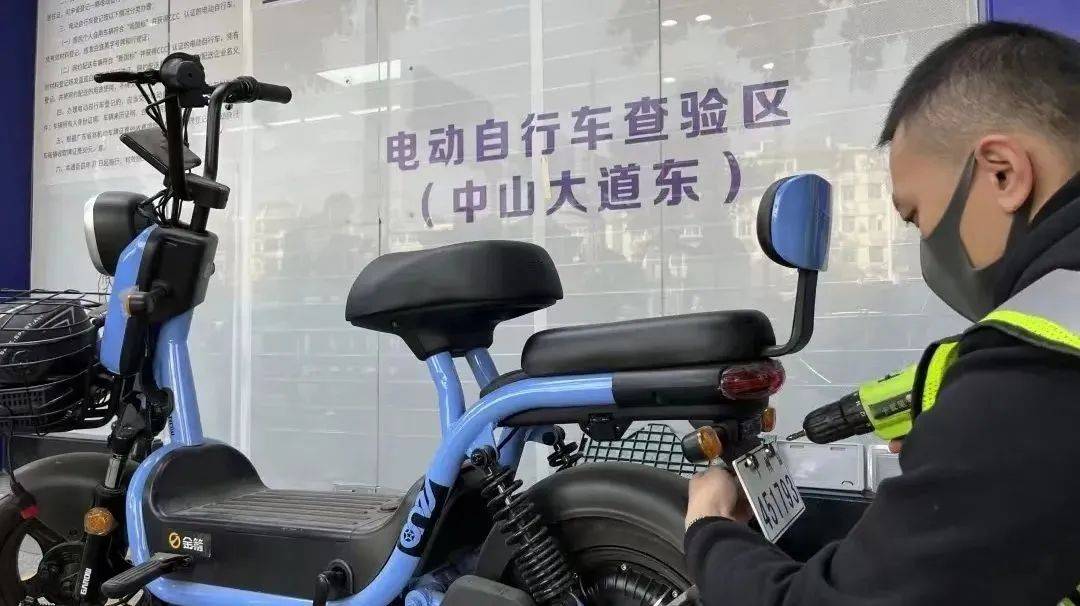 交通拥堵为何不禁私家车？这座一线城市要限电动自行车 只是试运行 专家吐槽-多多发布网(图2)