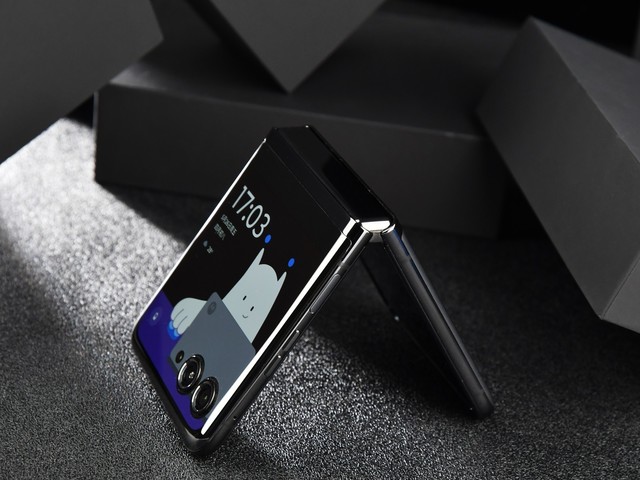 首发入手了moto razr 40 Ultra 6399元买一送一!?-多多发布网(图1) 首发入手了moto razr 40 Ultra 6399元买一送一!?