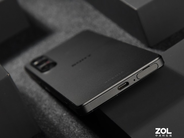 首发“黑科技”影像传感器 电影感影像旗舰索尼Xperia 1 V评测