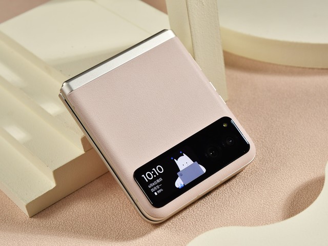 moto razr 40评测:3999元!开启折叠屏的普及元年,绝对超出你的想象-多多发布网(图2) moto razr 40评测:3999元!开启折叠屏的普及元年,绝对超出你的想象