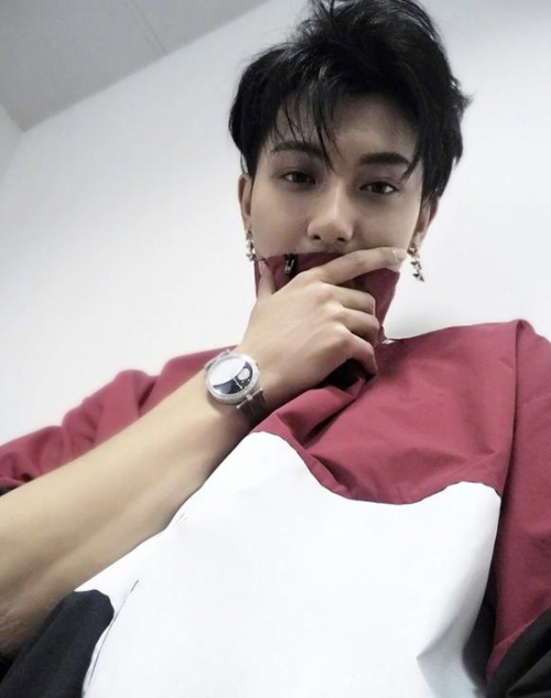 这就是街舞黄子韬耳坠什么牌子?本人笑答:淘宝十元两对-多多发布网(图1) 这就是街舞黄子韬耳坠什么牌子?本人笑答:淘宝十元两对-多多发布网(图1)