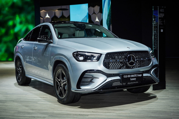 提速全面电动战略，奔驰携27款车型亮相成都车展(图4)