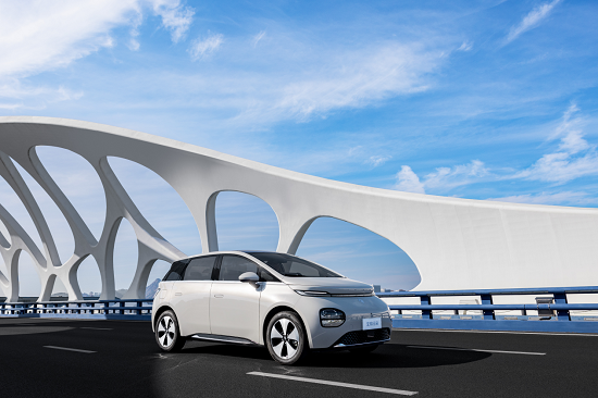 云朵上市，灵犀智驾2.0首发 宝骏找准新赛道(图1)